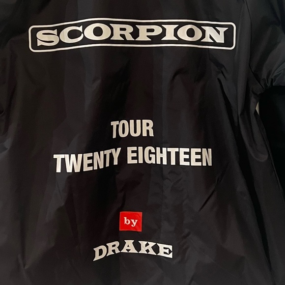 DRAKE OVO TOUR MERCH - SCORPION COACH JACKET - SIZE SMALL - Picture 2 of 4